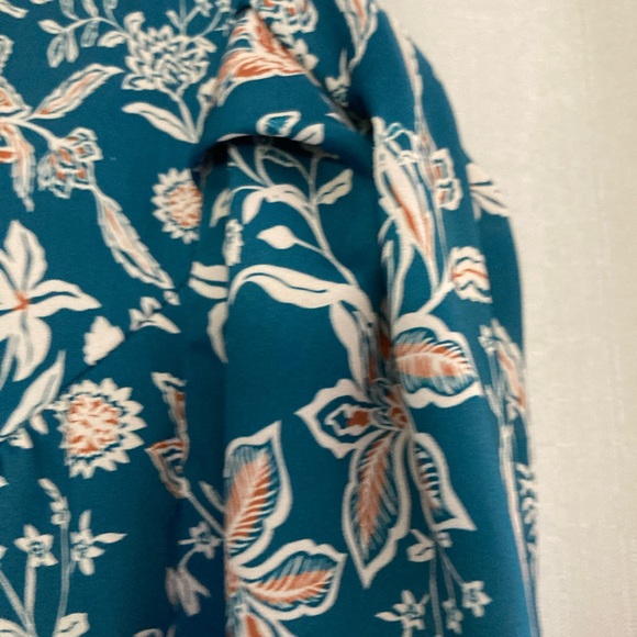 Greylin Teal Ami yoke floral blouse - Picture 7 of 9